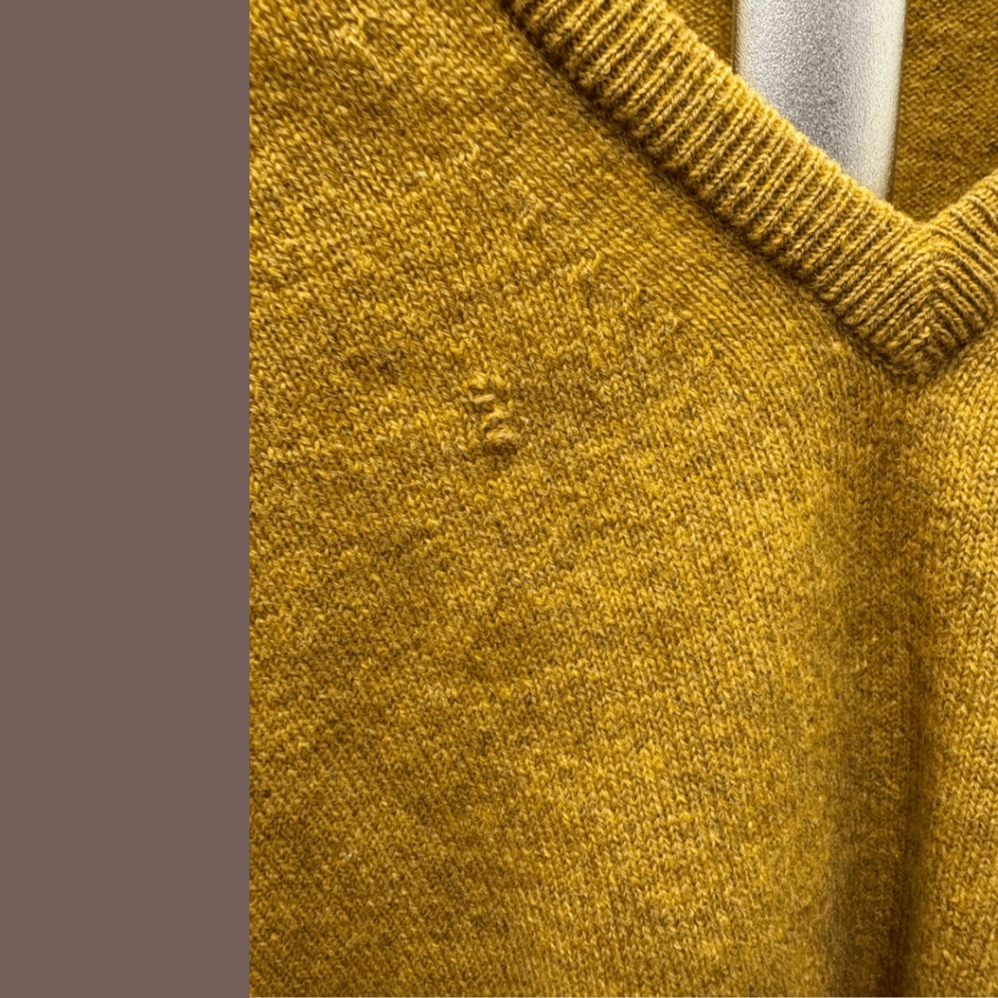 Vintage Lands’ End Lambswool V‑Neck Sweater – Mustard XL