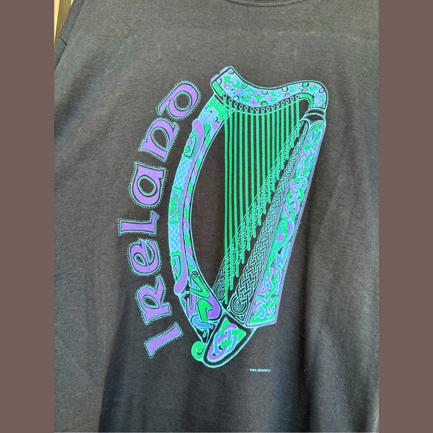Vintage Ireland Harp Graphic Tee – 90s Celtic Streetwear
