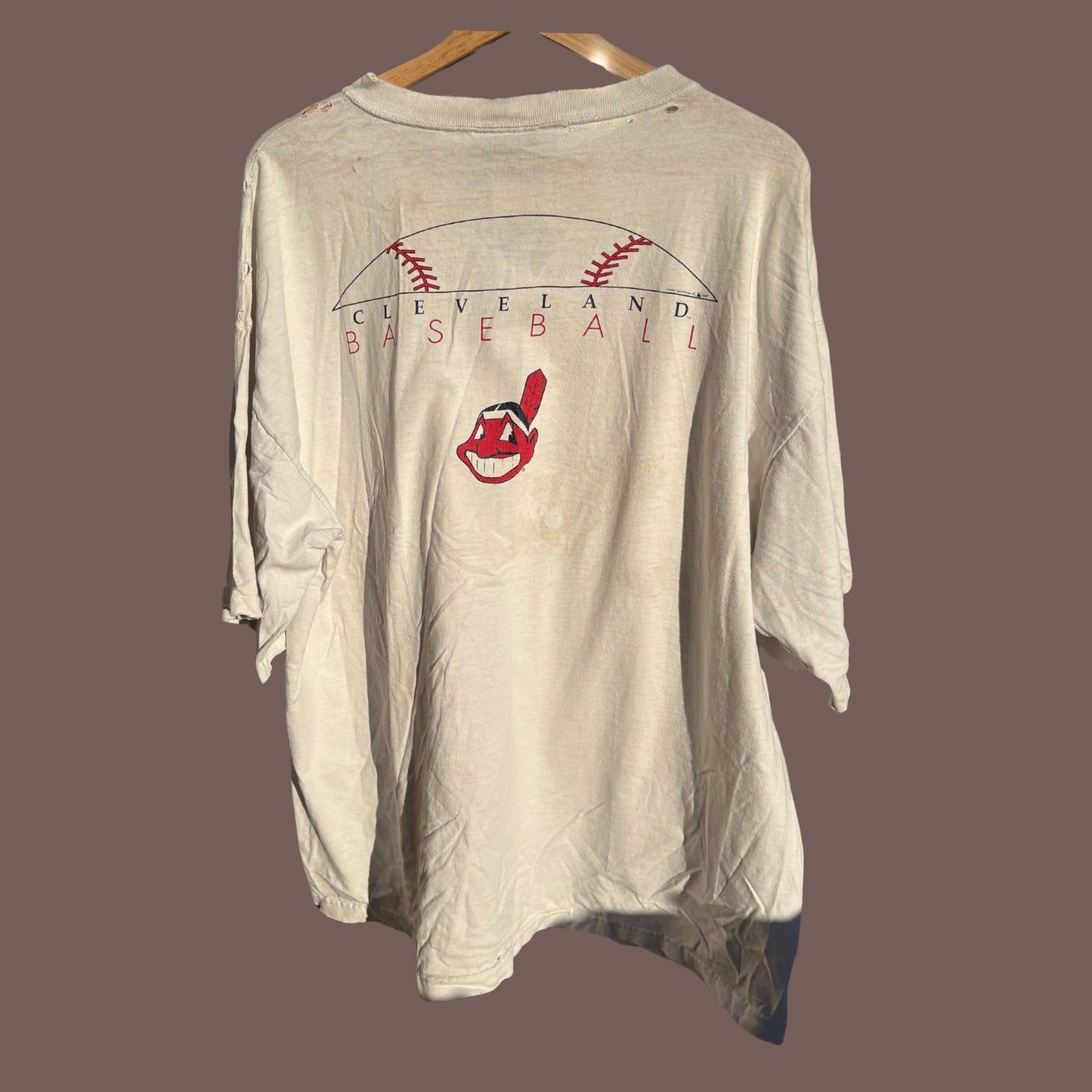 Vintage Cleveland Baseball Graphic Tee – Distressed 90s Sportswear