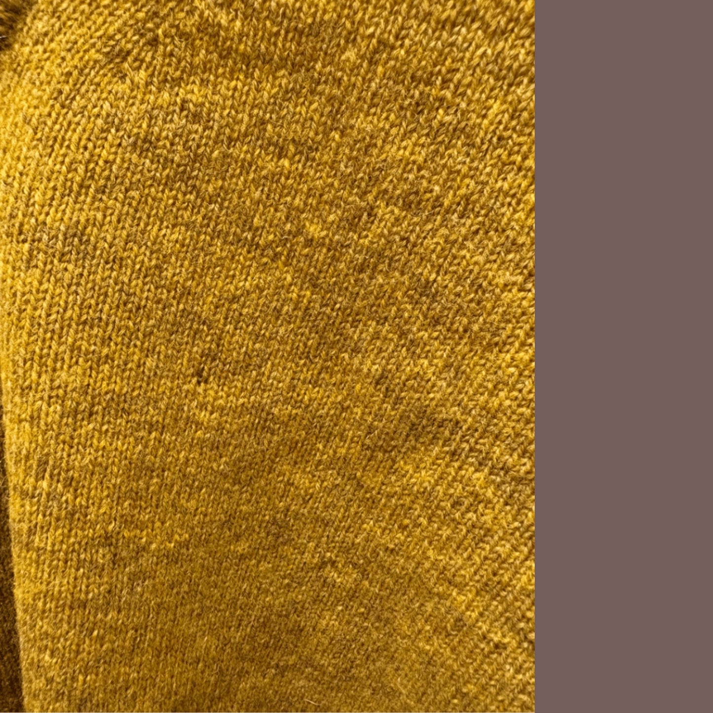 Vintage Lands’ End Lambswool V‑Neck Sweater – Mustard XL