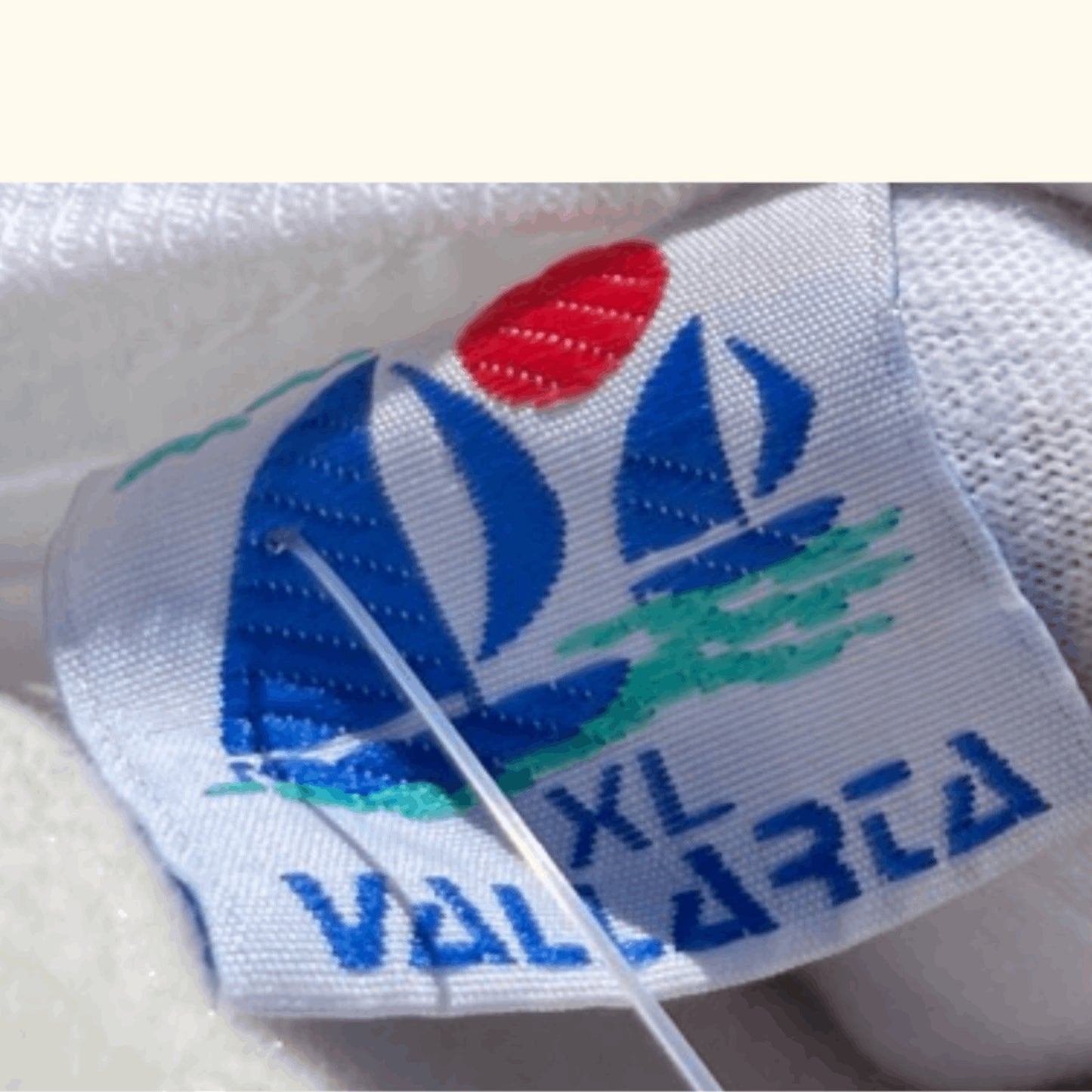 Vintage Vallarta Dolphin Graphic Tee – 90s Mazatlán Souvenir