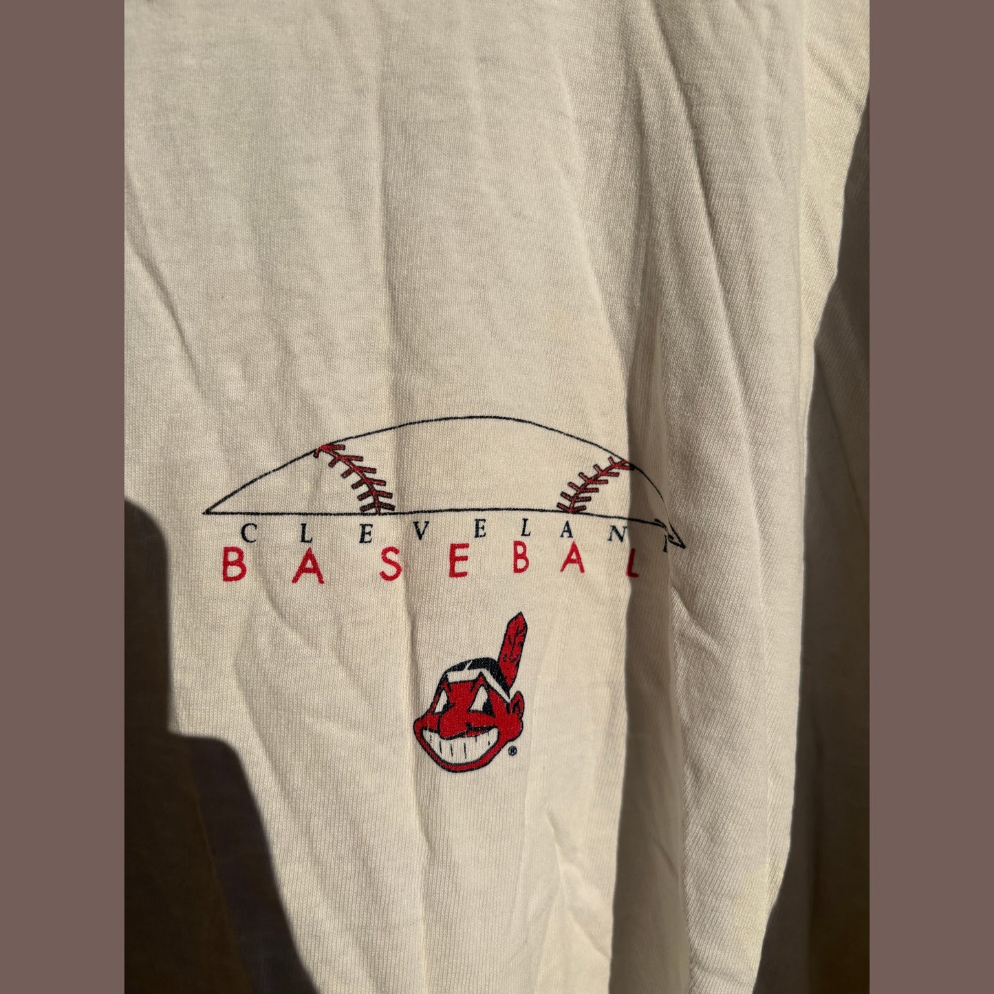 Vintage Cleveland Baseball Graphic Tee – Distressed 90s Sportswear